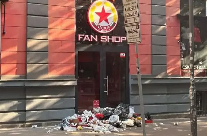 Вандалски акт пред магазина на ЦСКА